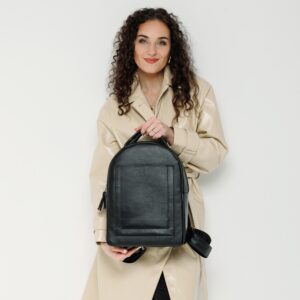 Īstas ādas melna mugursoma „Fortūnas sveicieni“